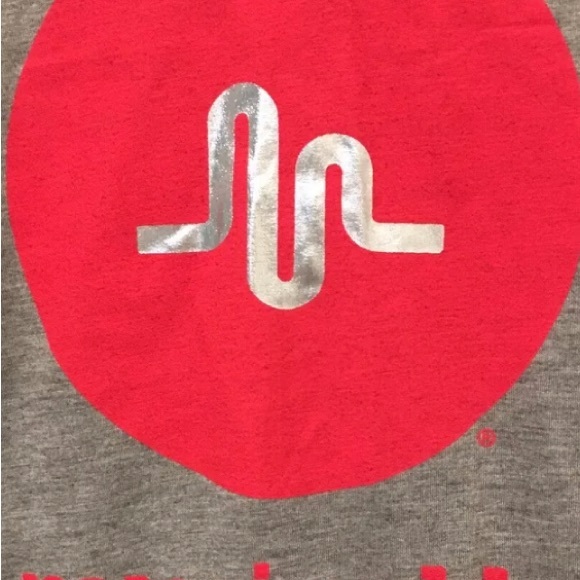MUSICAL.LY Streaming APP Logo SHIRT TANK SLEEVELESS Juniors/Girls Large Grey Red - Picture 2 of 5